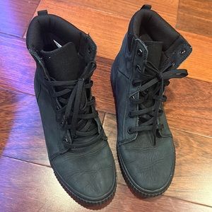 Size 10 Women’s Timberland Black Suede Rain/Winter boots/Work boots